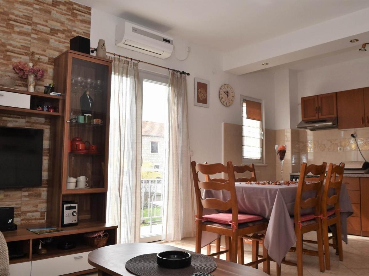 Apartment Manigo Supetar Bagian luar foto