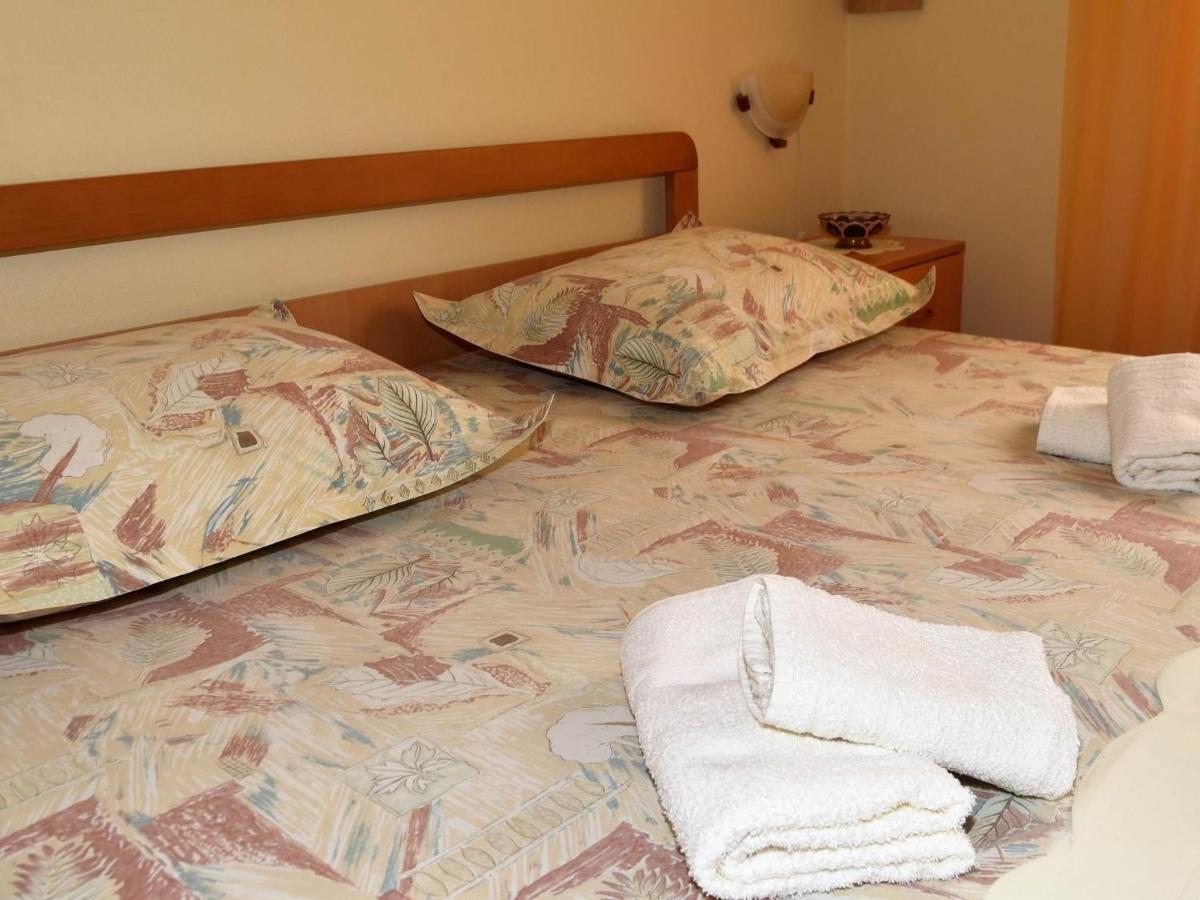 Apartment Manigo Supetar Bagian luar foto
