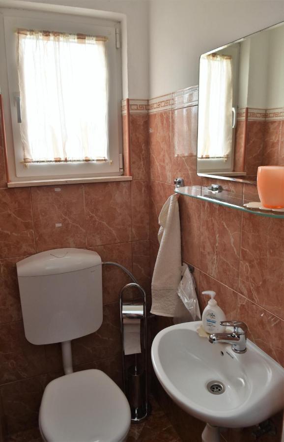 Apartment Manigo Supetar Bagian luar foto