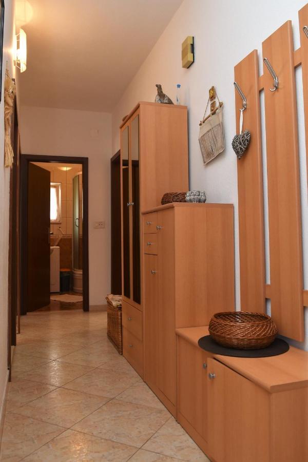 Apartment Manigo Supetar Bagian luar foto