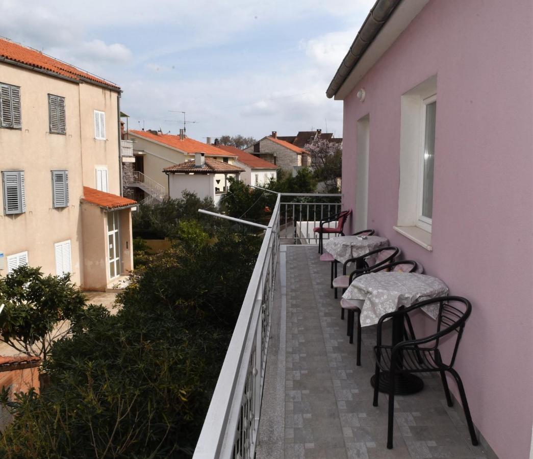 Apartment Manigo Supetar Bagian luar foto