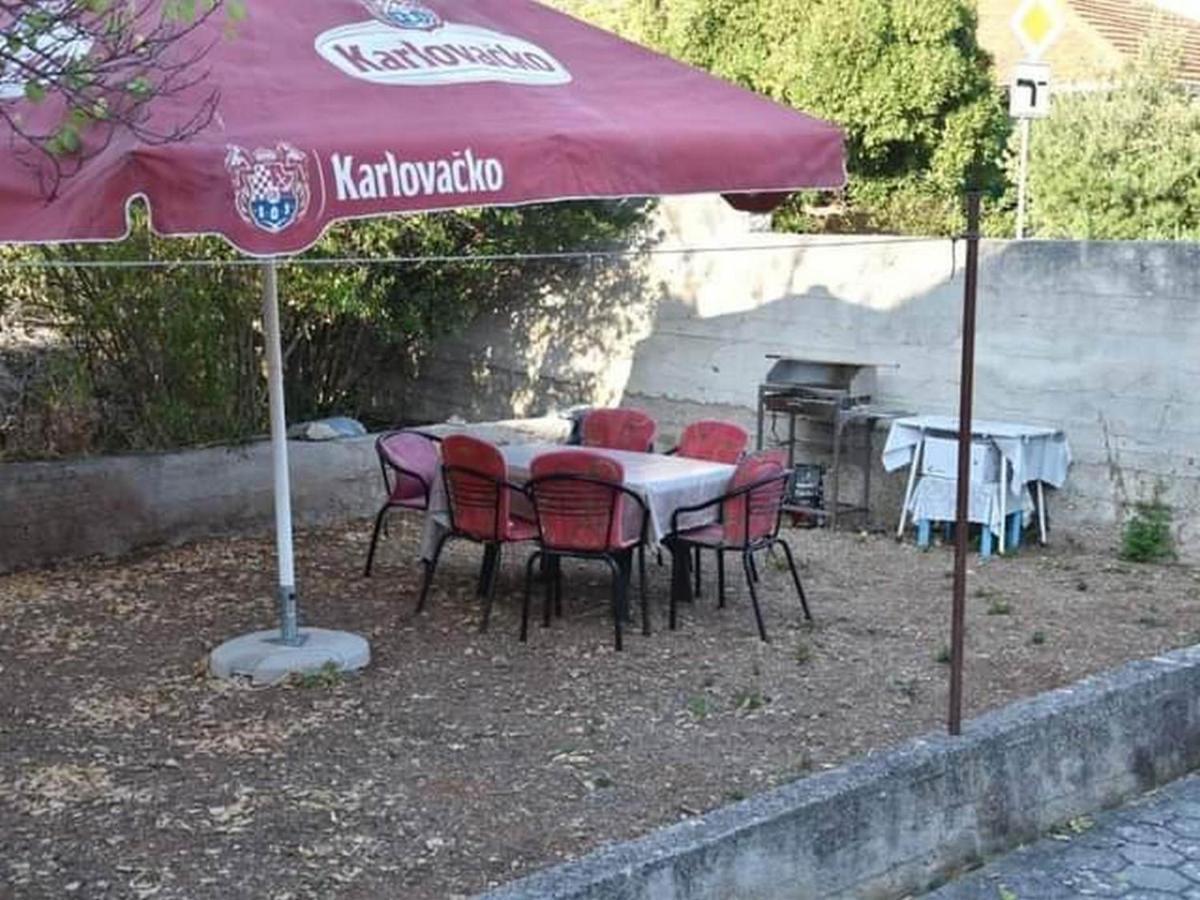 Apartment Manigo Supetar Bagian luar foto